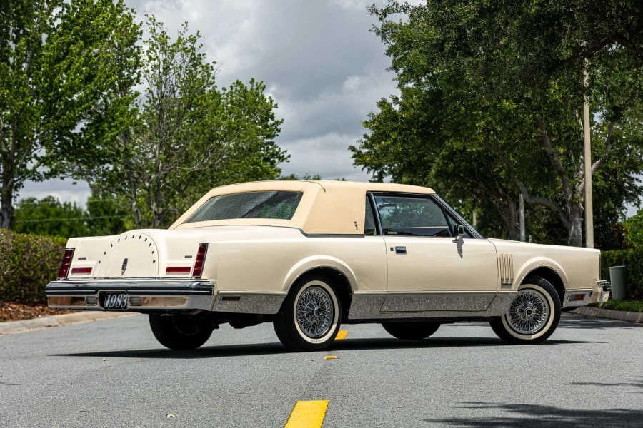 1983 Lincoln Continental Mark VI - Image 19 of 31