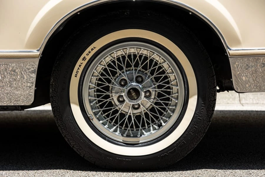1983 Lincoln Continental Mark VI - Image 12 of 31