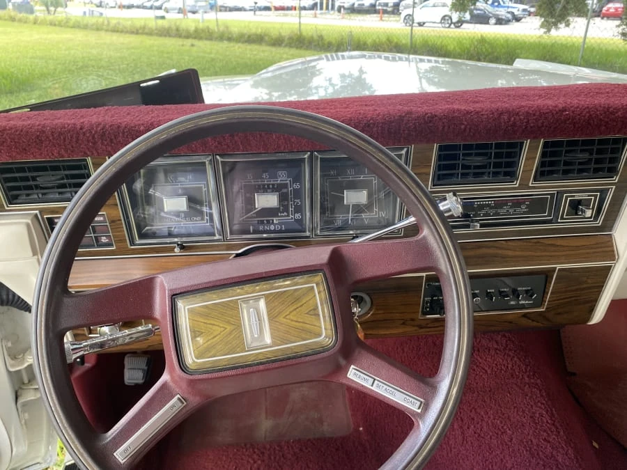 1983 Lincoln Continental Mark VI - Image 11 of 19