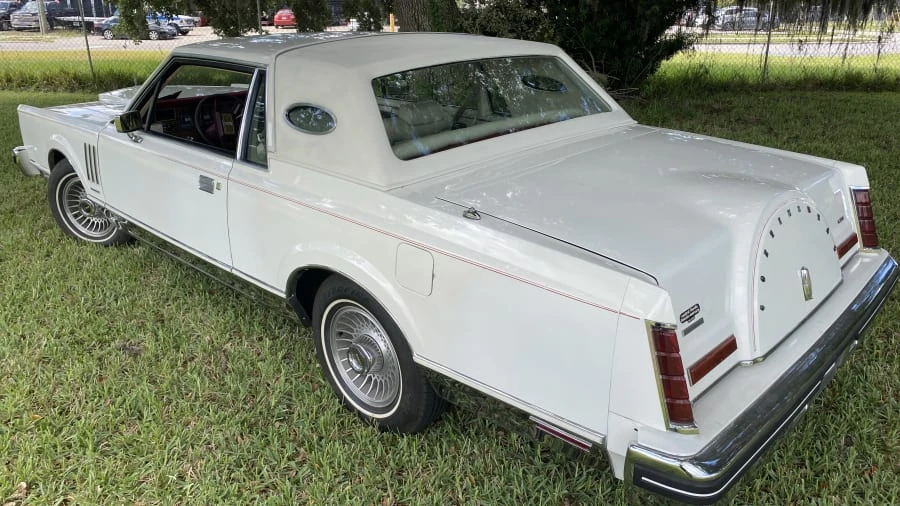 1983 Lincoln Continental Mark VI - Image 6 of 19
