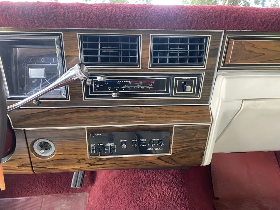 1983 Lincoln Continental Mark VI - Image 17 of 19