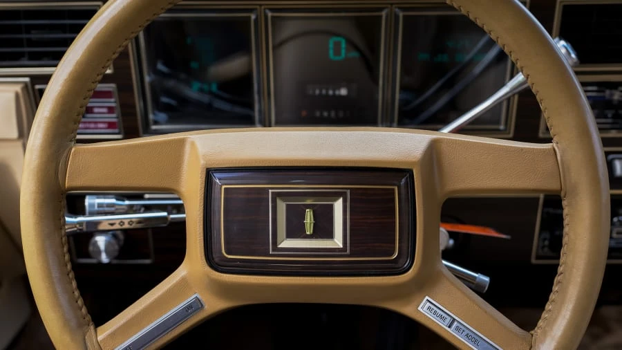 1983 Lincoln Continental Mark VI - Image 24 of 29