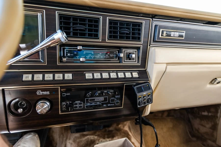 1983 Lincoln Continental Mark VI - Image 24 of 31