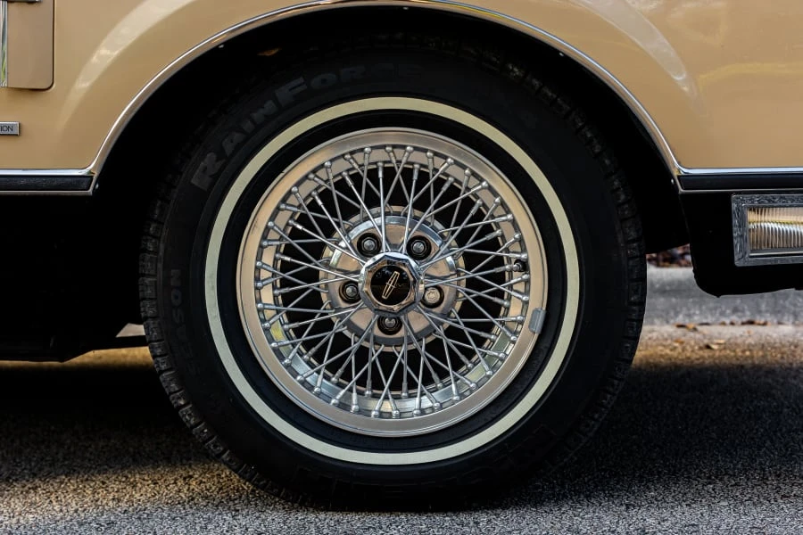 1983 Lincoln Continental Mark VI - Image 16 of 29