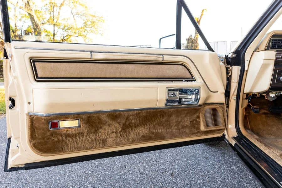 1983 Lincoln Continental Mark VI - Image 20 of 29