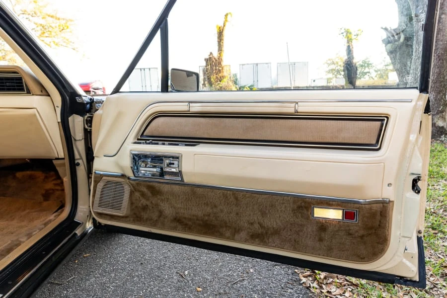 1983 Lincoln Continental Mark VI - Image 21 of 29
