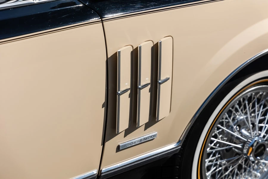 1983 Lincoln Continental Mark VI - Image 11 of 31