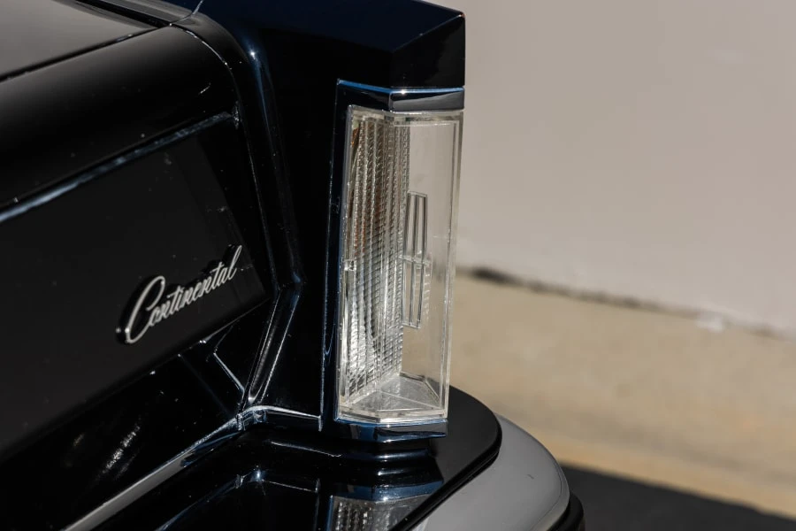 1983 Lincoln Continental Mark VI - Image 12 of 31