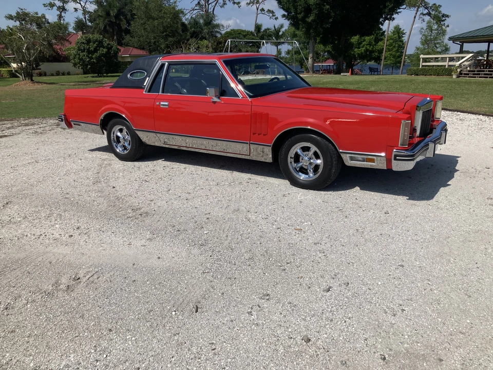 1983 Lincoln Continental 7th Gen - Image 17 of 31