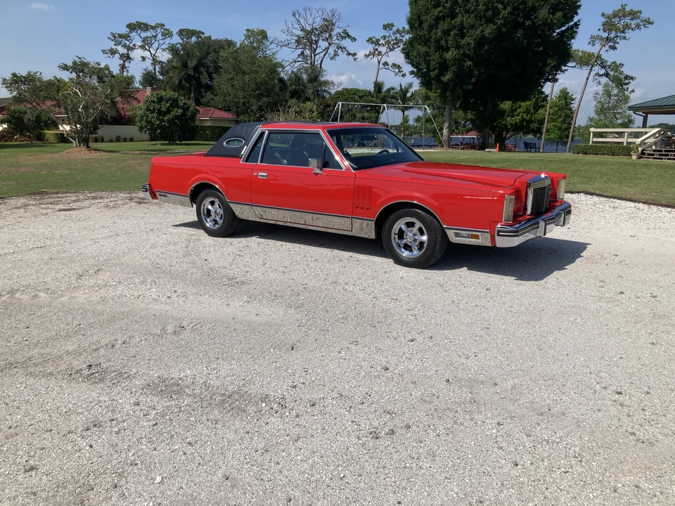 1983 Lincoln Continental 7th Gen - Image 16 of 31