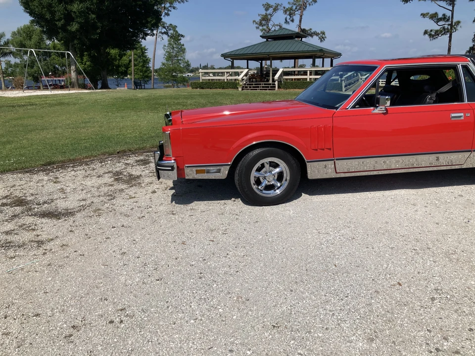 1983 Lincoln Continental 7th Gen - Image 2 of 31