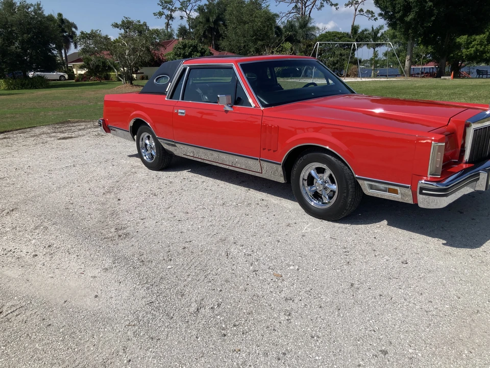 1983 Lincoln Continental 7th Gen - Image 11 of 31