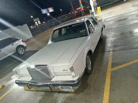 1983 Lincoln Continental Signature Sedan 4D
