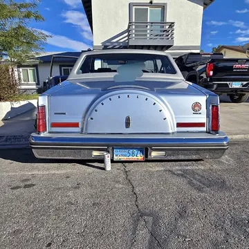 1983 Lincoln Continental Signature Sedan 4D