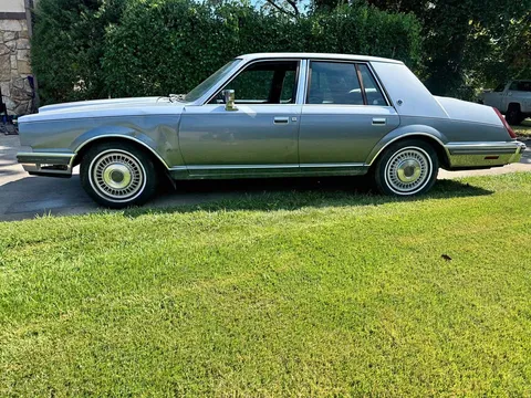 1983 Lincoln Continental Signature Sedan 4D