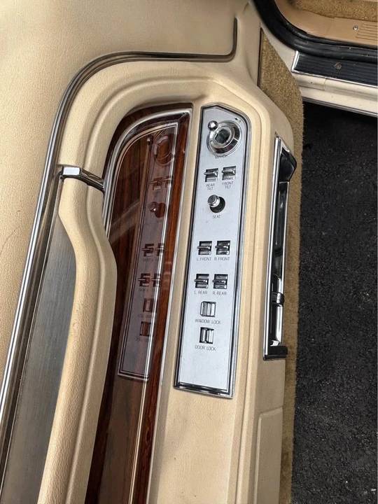 1983 Lincoln Town Car - Image 7 of 11