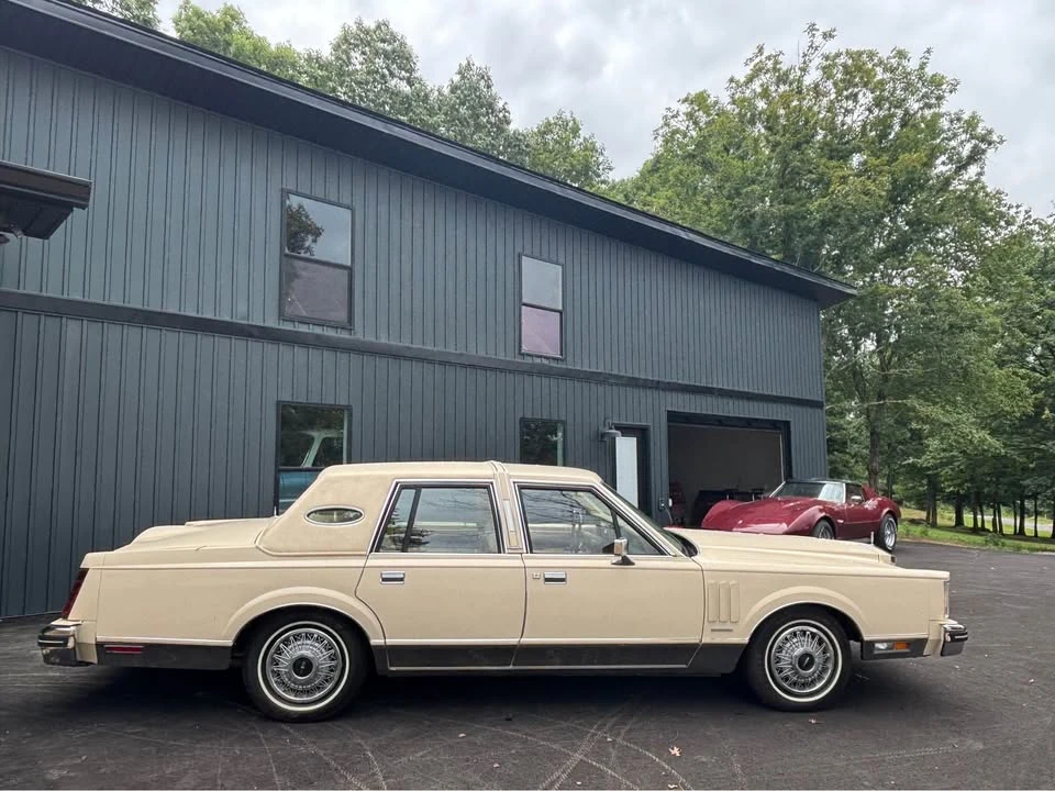 1983 Lincoln Town Car - Image 3 of 11