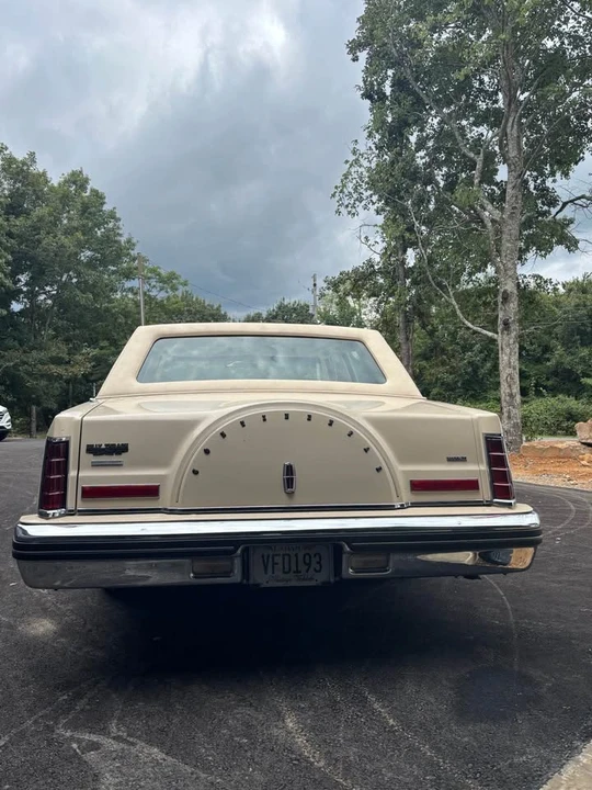 1983 Lincoln Town Car - Image 4 of 11