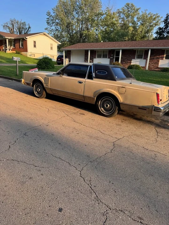 1983 Lincoln Continental Mark VI - Image 2 of 12