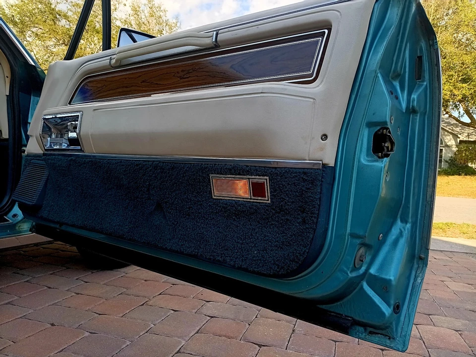 1983 Lincoln Continental Mark VI - Image 17 of 21