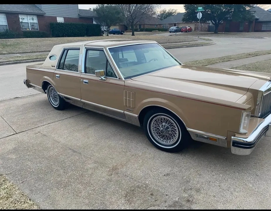 1983 Lincoln Continental Mark VI - Image 2 of 11