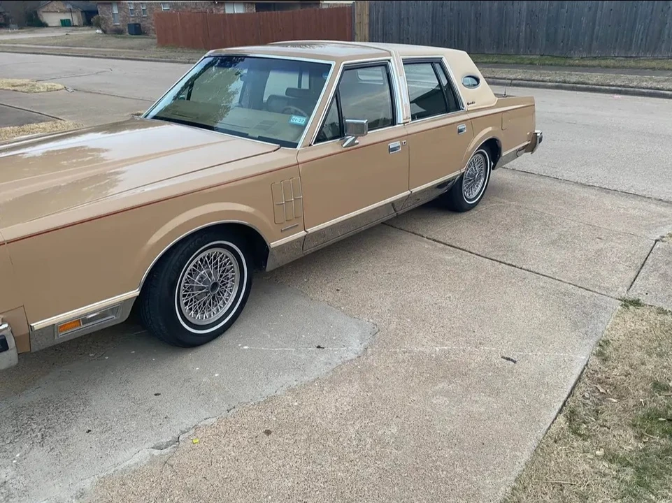 1983 Lincoln Continental Mark VI - Image 4 of 11