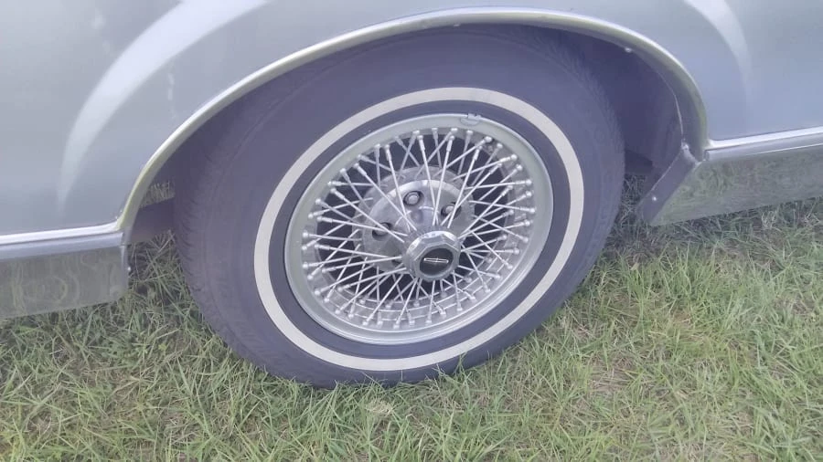 1983 Lincoln Continental Mark VI - Image 9 of 11