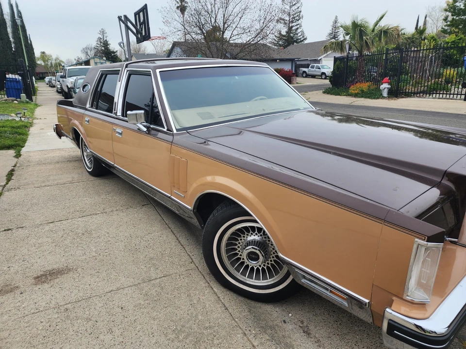1983 Lincoln Continental Mark VI - Image 2 of 24