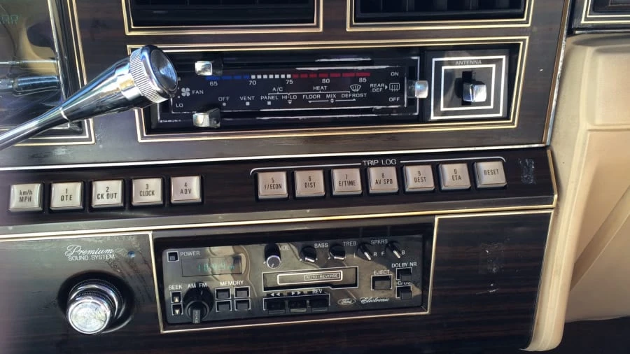 1983 Lincoln Continental Mark VI - Image 6 of 10
