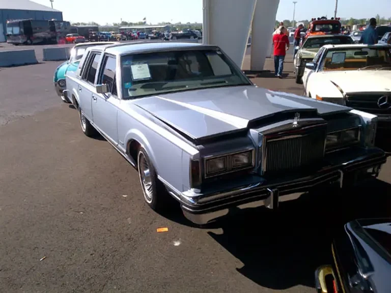 1983 Lincoln Town Car - Image 2 of 2