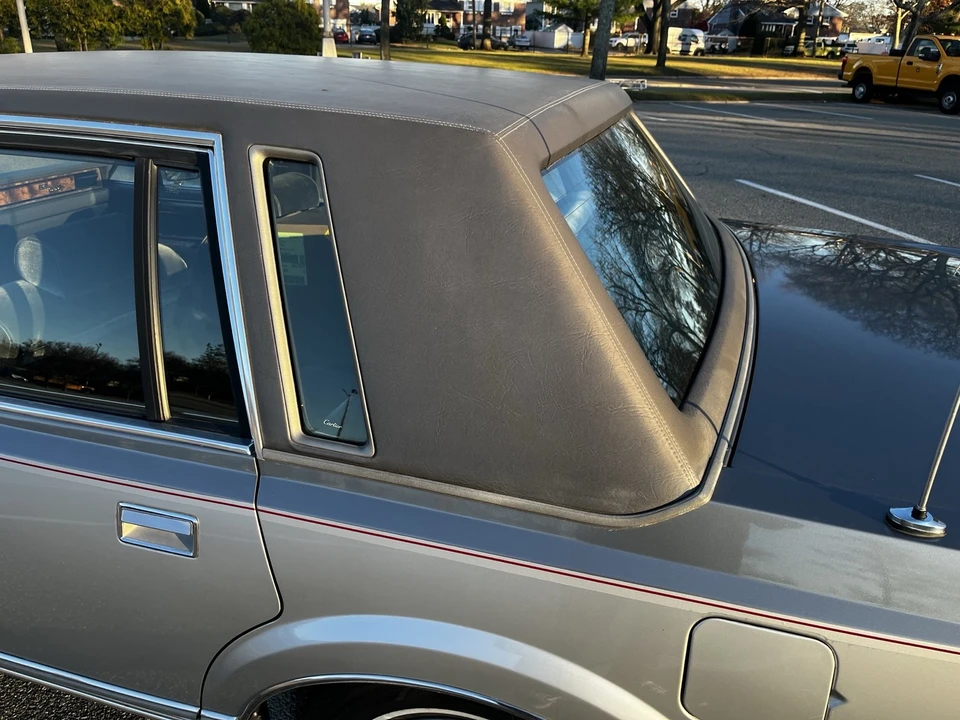1983 Lincoln Town Car - Image 11 of 16