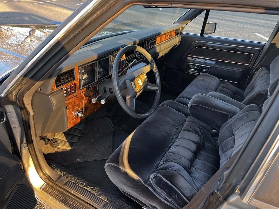 1983 Lincoln Town Car - Image 13 of 16
