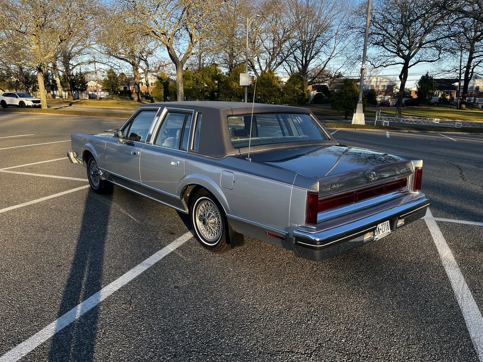 1983 Lincoln Town Car - Image 5 of 16