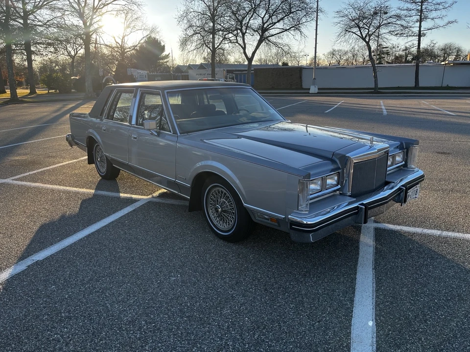 1983 Lincoln Town Car - Image 2 of 16