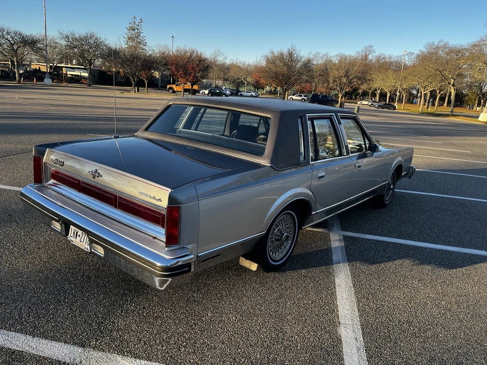 1983 Lincoln Town Car - Image 3 of 16
