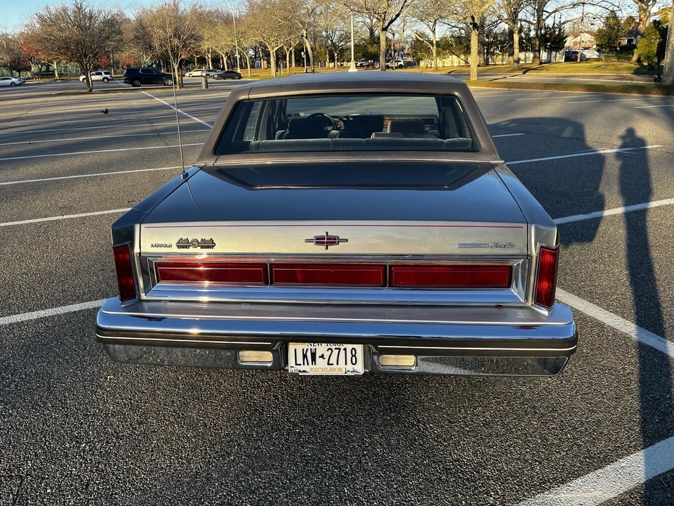1983 Lincoln Town Car - Image 4 of 16