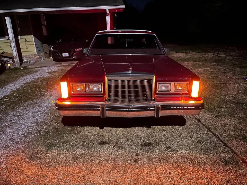 1983 Lincoln Town Car - Image 2 of 8