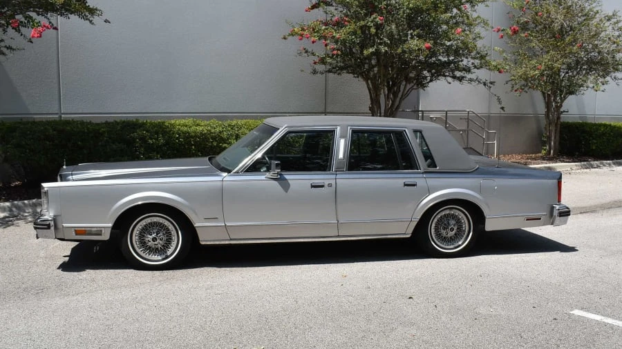 1983 Lincoln Town Car - Image 2 of 31