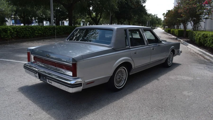 1983 Lincoln Town Car - Image 3 of 31