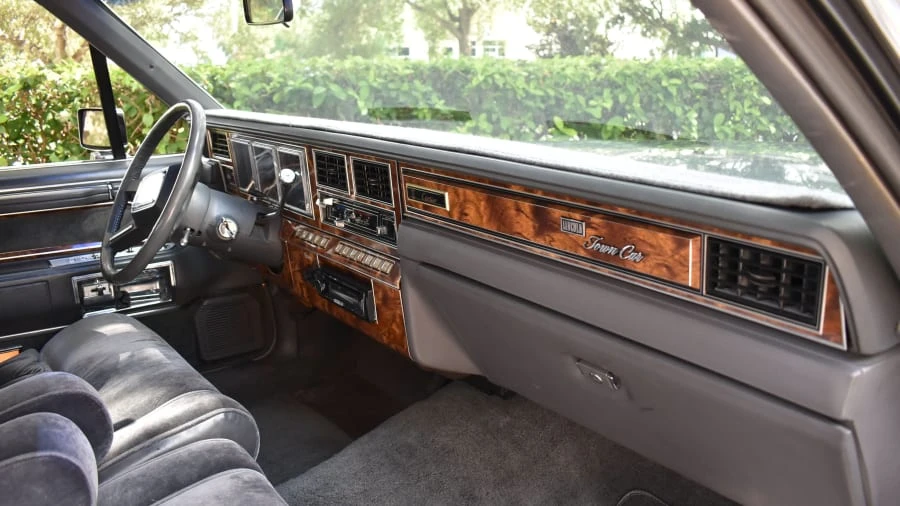 1983 Lincoln Town Car - Image 5 of 31