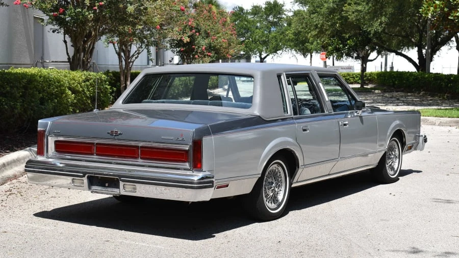 1983 Lincoln Town Car - Image 18 of 31