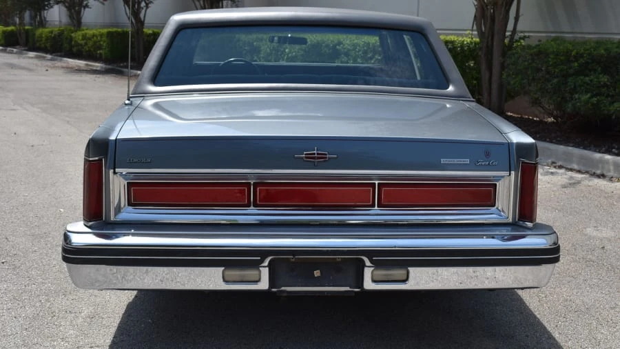 1983 Lincoln Town Car - Image 19 of 31