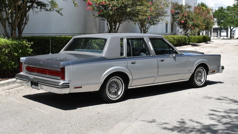 1983 Lincoln Town Car - Image 20 of 31