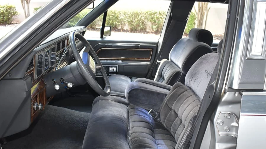 1983 Lincoln Town Car - Image 21 of 31