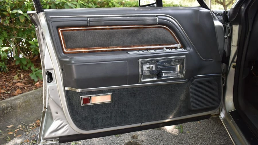 1983 Lincoln Town Car - Image 24 of 31