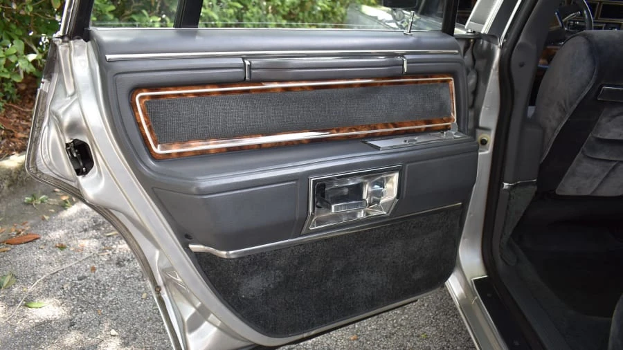 1983 Lincoln Town Car - Image 25 of 31