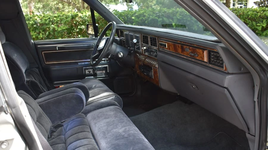1983 Lincoln Town Car - Image 27 of 31