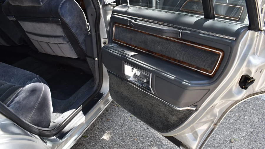 1983 Lincoln Town Car - Image 28 of 31