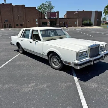 1983 Lincoln Town Car Executive Sedan 4D