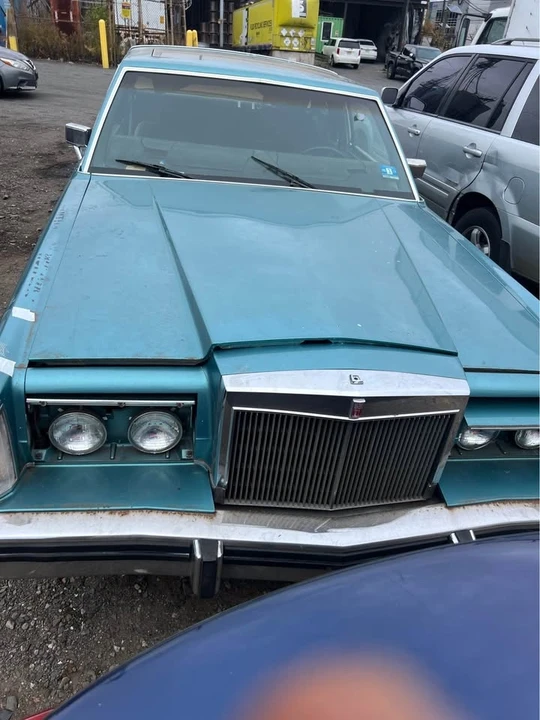 1983 Lincoln Continental 7th Gen - Image 2 of 5